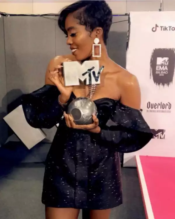 Tiwa Savage Poses With Her MTV EMA 2018 Award  (Pictures)